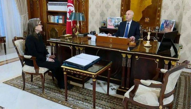 قيس سعيد خلال لقائه برئيسة الوزراء نجلاء بودن (مكة)
