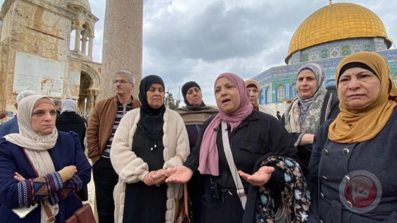 فلسطينيات غاضبات في ساحة الأقصى (مكة)