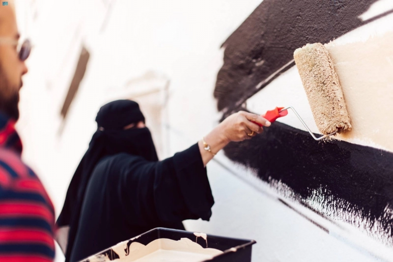 سيدة تقوم بعملها خلال حصة تدريبية (مكة)