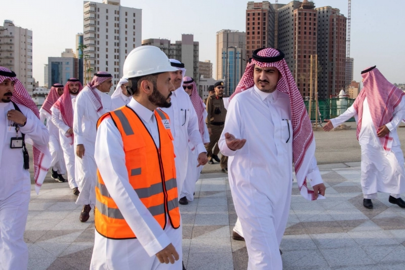 بدر بن سلطان خلال افتتاح الطريق (مكة)