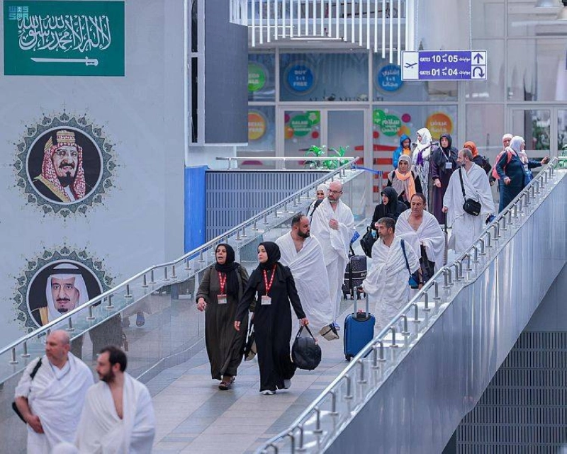 مسافرون في مطار جدة