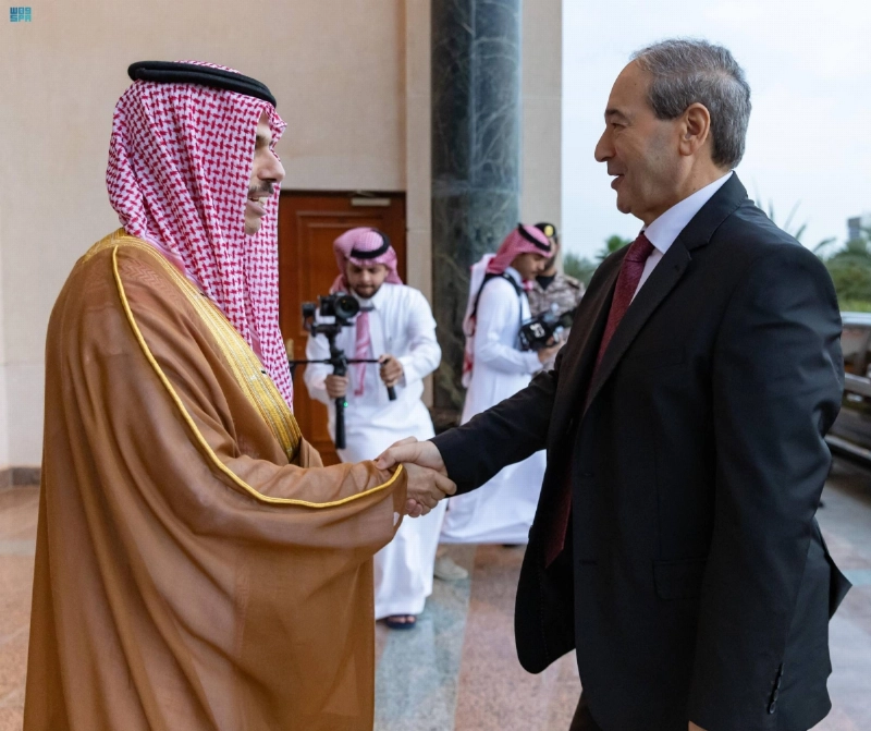 فيصل بن فرحان خلال لقائه فيصل المقداد (واس)