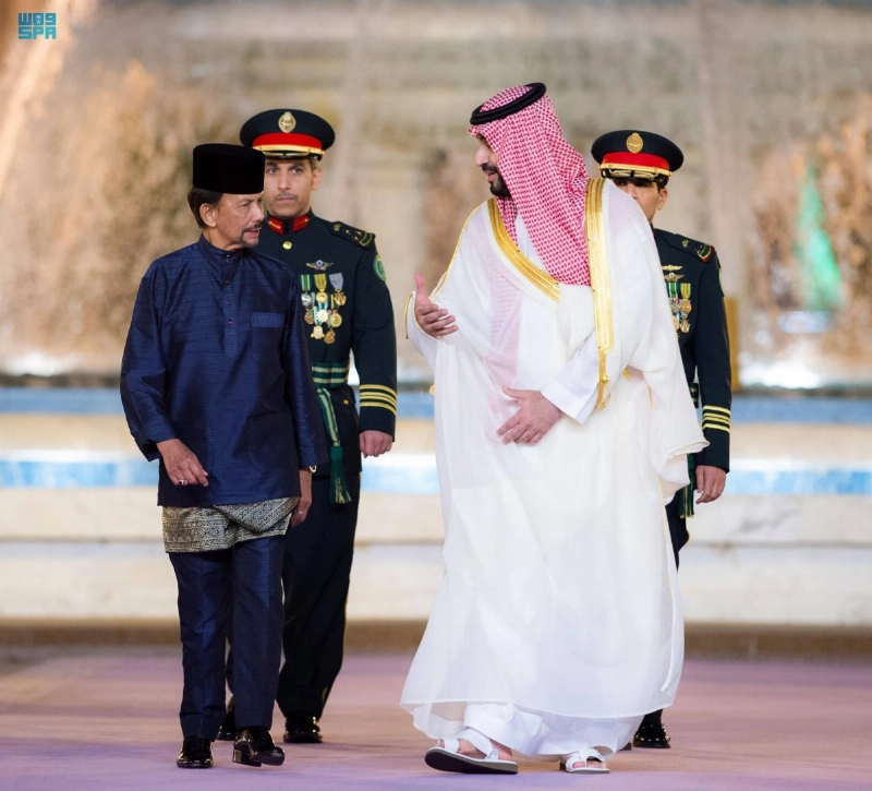 الأمير محمد بن سلمان خلال مراسم استقباله لسلطان بروناي دار السلام في جدة
