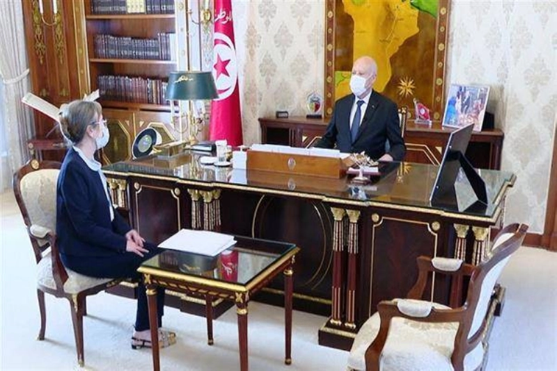 الرئيس التونسي مع رئيسة الوزراء (مكة)