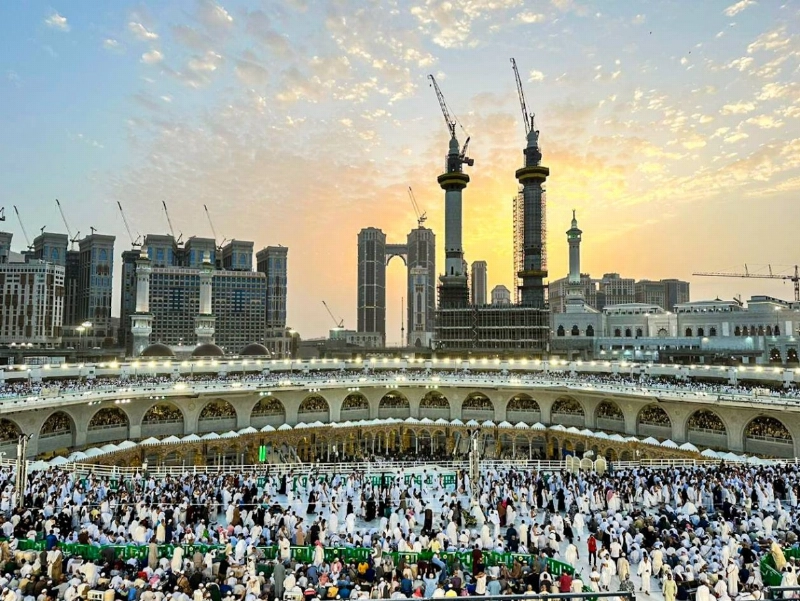 إقبال كثيف في العشر الأواخر (أنس الحارثي)