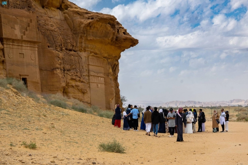 زوار لمنطقة الحِجر في محافظة العلا (مكة)