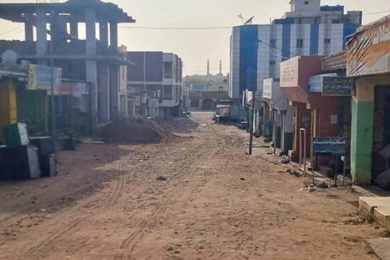 شوارع مهجورة في السودان بسبب القتال (د ب أ)