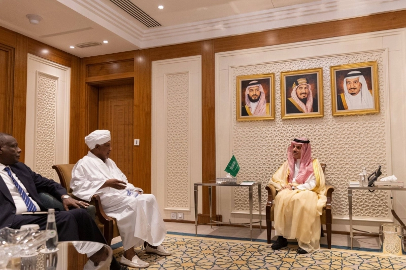 وزير الخارجية يستقبل مبعوث السيادي السوداني (واس)