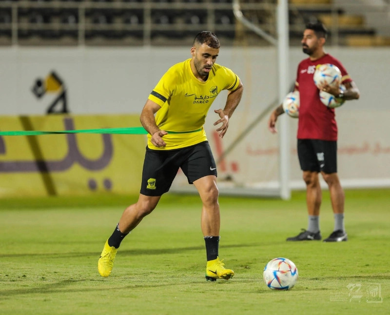 حمدالله خلال استعداد الاتحاد للمباراة