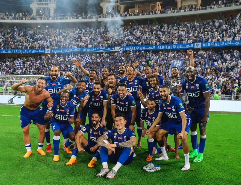 فرحة الهلال بالتأهل للنهائي بعد الفوز على الاتحاد