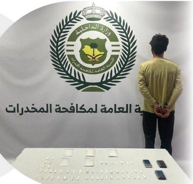 المهرب خلال القبض عليه (مكة)