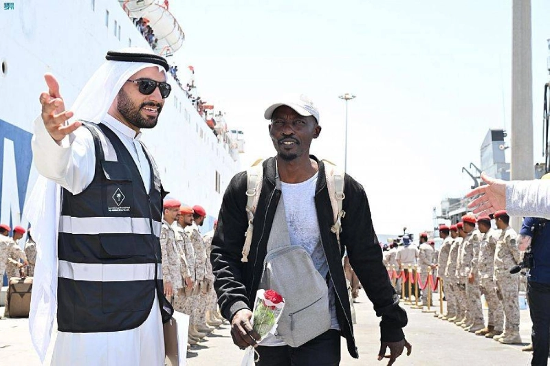 ترحيب سعودي بأحد الرعايا السودانيين