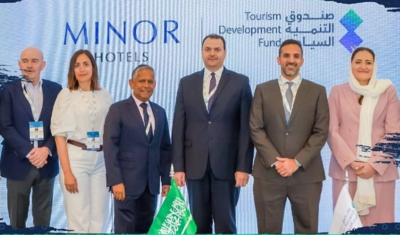على هامش التوقيع