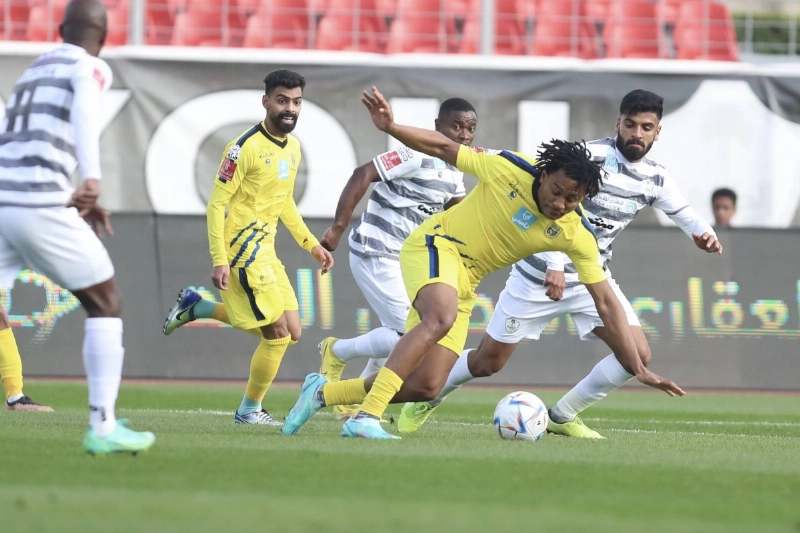 جانب من لقاء الطائي والتعاون في الدور الأول
