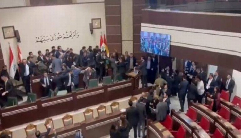 فوضى داخل برلمان كردستان (مكة)