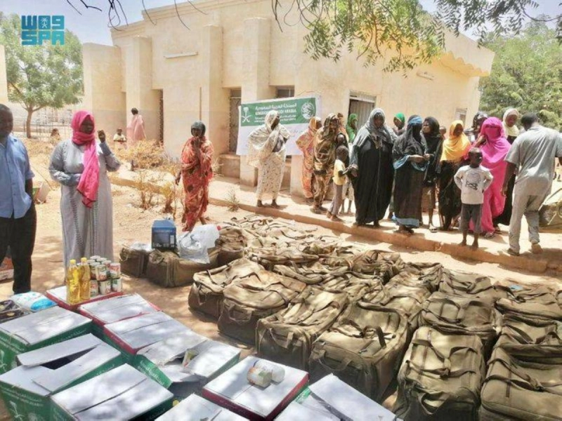 من توزيع المساعدات السعودية في السودان (واس)