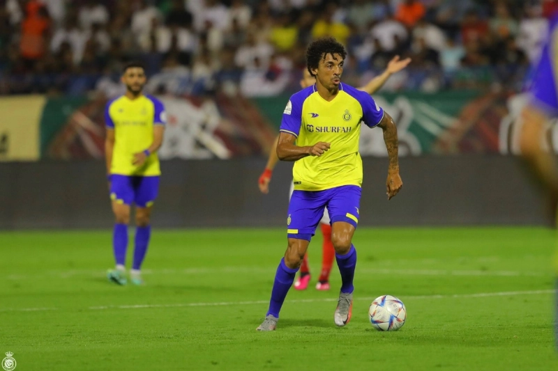 جوستافو خلال مباراة النصر والاتفاق
