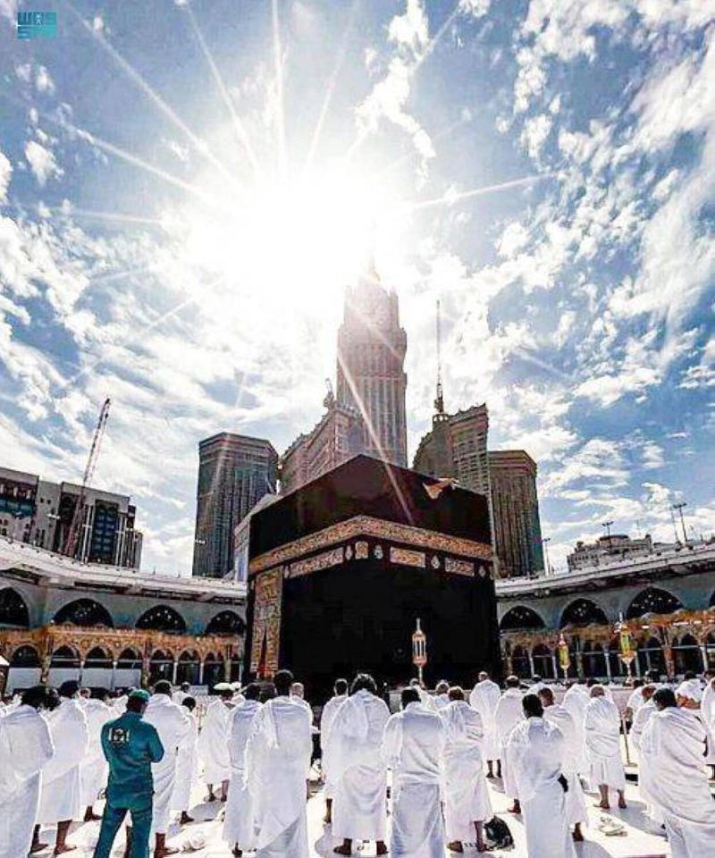 الشمس خلال تعامدها على الكعبة المشرفة (مكة)