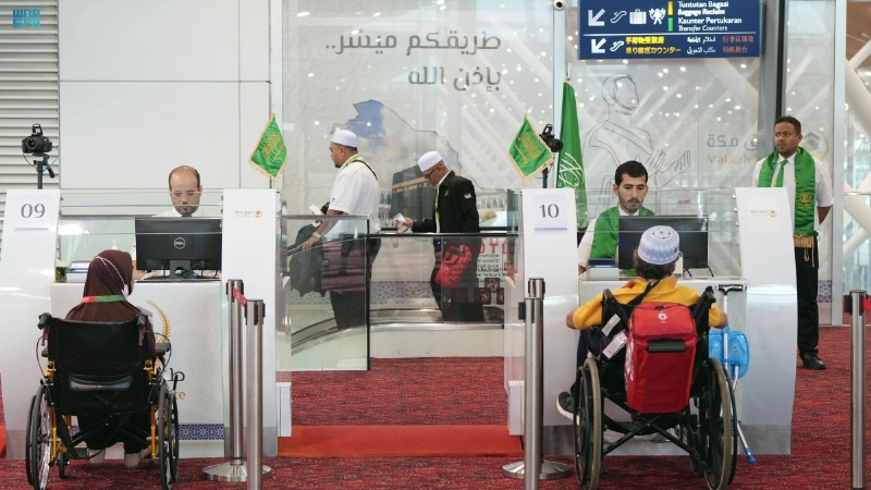 جانب من تنفيذ إجراءات سفر حجاج ماليزيا (مكة)