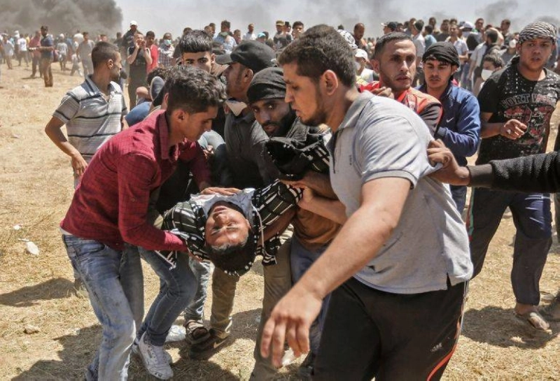 أحد المصابين في مجزرة غزة الأخيرة (مكة)