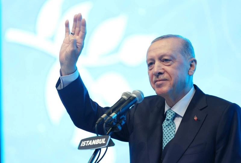 رجب طيب إردوغان منتصرا