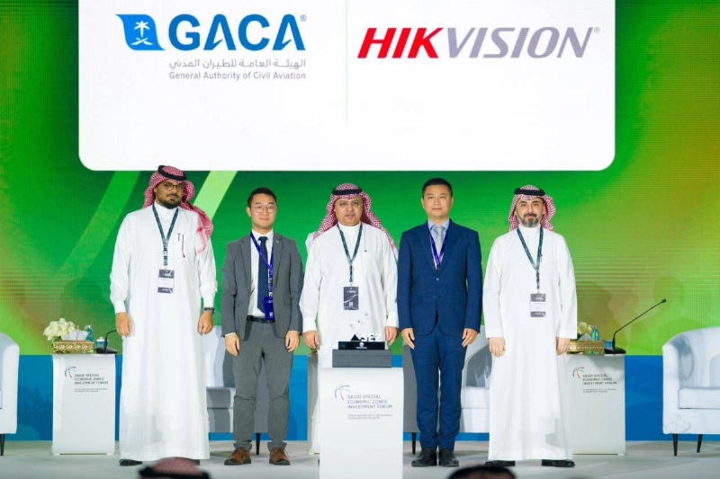 خلال توقيع إحدى الاتفاقيتين