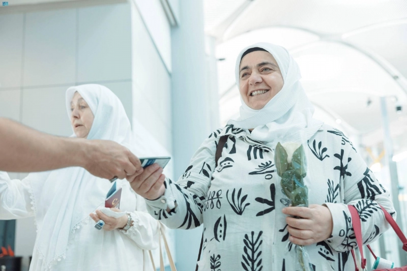 ابتسامة حاجة بعد إنهاء إجراءاتها في زمن قياسي