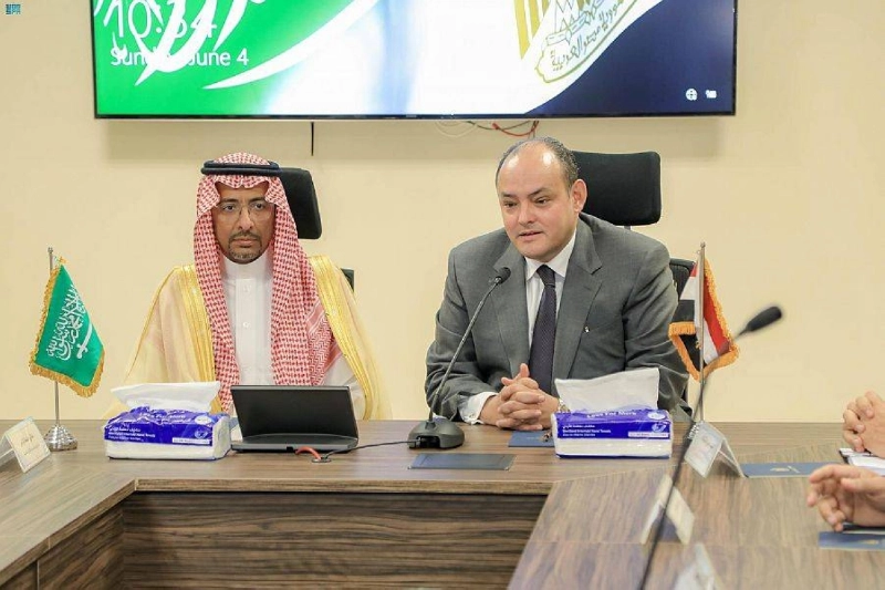 الوزيران خلال اللقاء