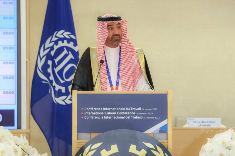 الراجحي متحدثا في المؤتمر