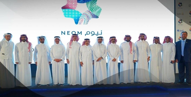 من حفل توقيع العقود