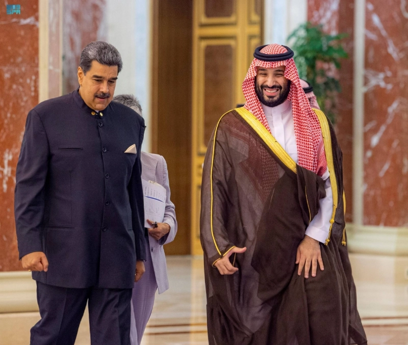 الأمير محمد بن سلمان يصطحب الرئيس الفنزويلي لمقر الاجتماع (مكة)
