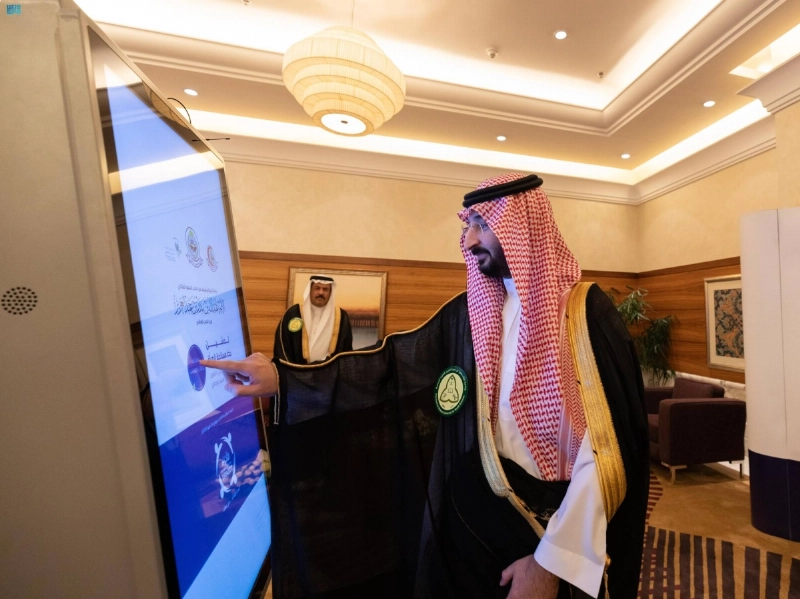 عبدالله بن بندر خلال تدشين خط المساندة (مكة)