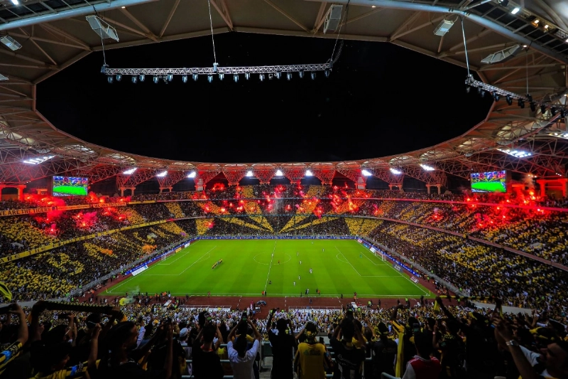 جماهير الاتحاد في الجوهرة المشعة