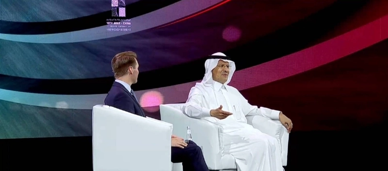 عبدالعزيز ن سلمان متحدثا بالمؤتمر