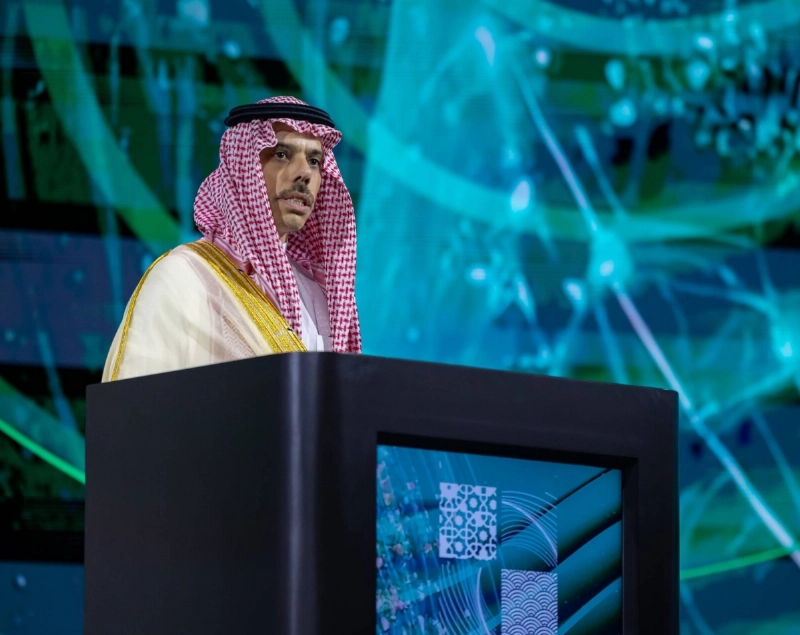 فيصل بن فرحان لدى افتتاحه المؤتمر (مكة)