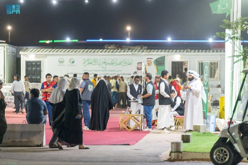 متطوعون في انتظار ضيوف الرحمن بالمركز (مكة)