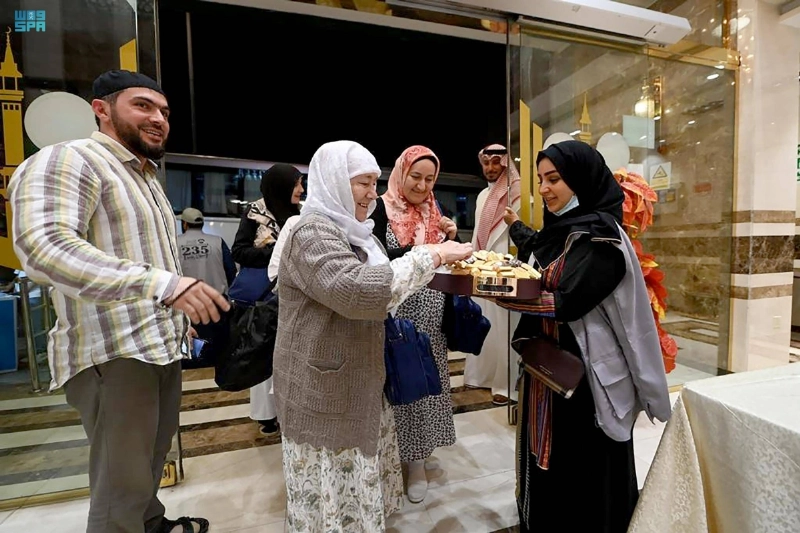 استقبال الحجاج بالهدايا (مكة)