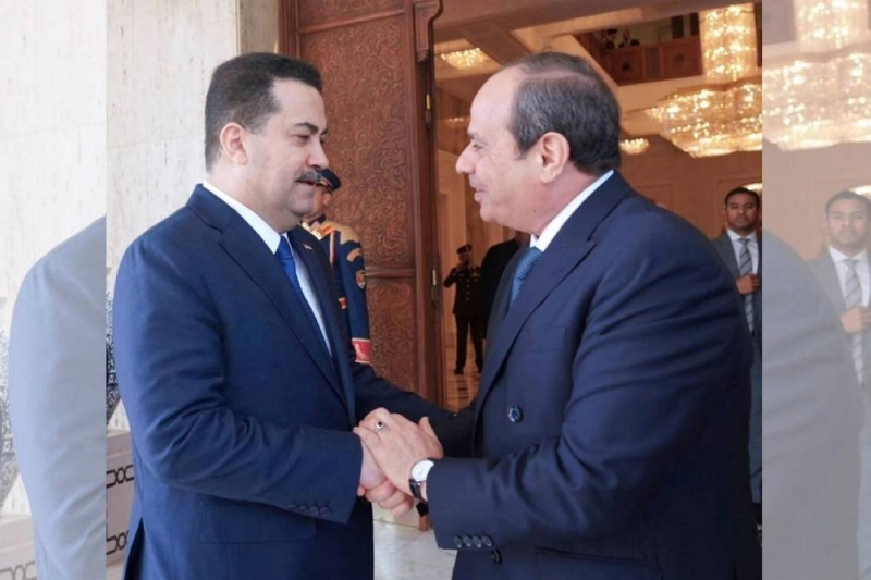 الرئيس المصري مستقبلا رئيس وزراء العراق (مكة)