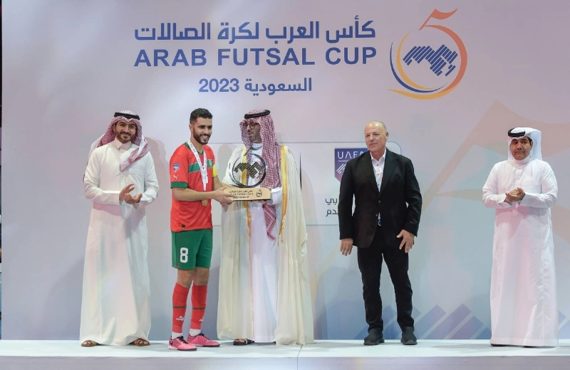 سمو محافظ جدة يتوج منتخب المغرب ببطولة كأس العرب لكرة الصالات