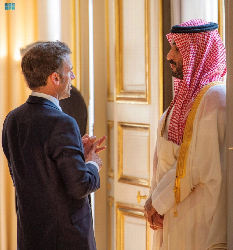 الرئيس الفرنسي خلال استقباله ولي العهد