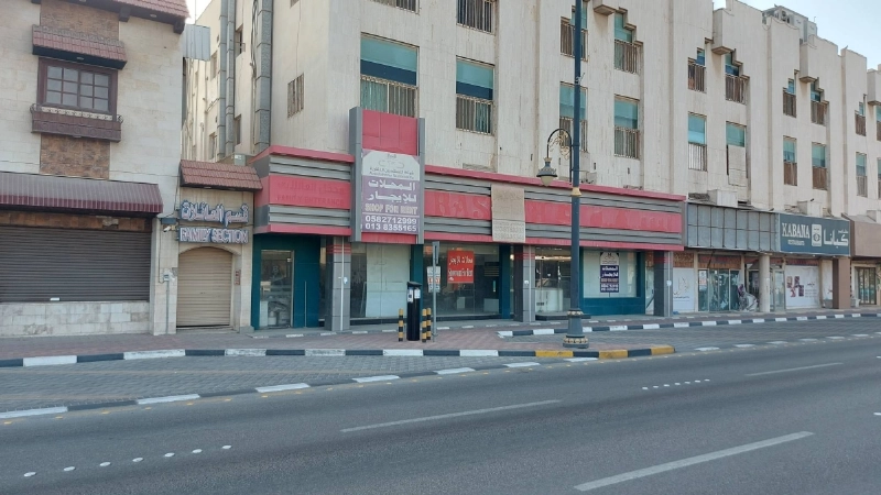 مجموعة كبيرة من المحلات المغلقة بسبب الخسائر بالطريق الأول بالدمام (مكة)