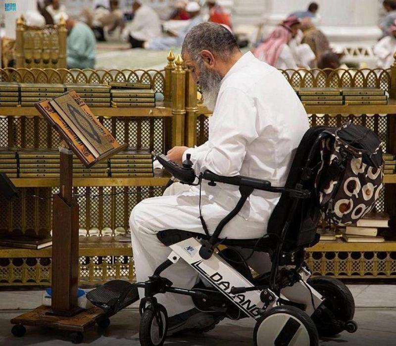 عربة قولف مخصصة للأشخاص ذوي الإعاقة