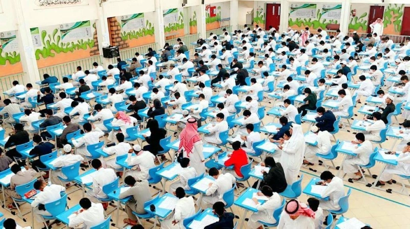 طلاب في جدة يؤدون الاختبارات (مكة)