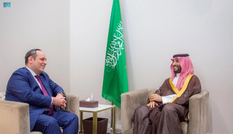 الأمير محمد بن سلمان خلال استقباله ديمتري كيركنتزس