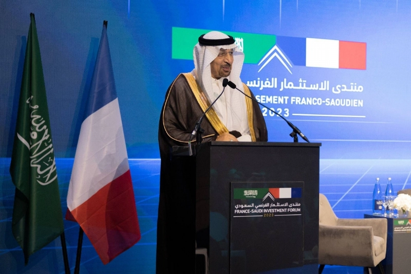 الفالح متحدثا في منتدى الاستثمار