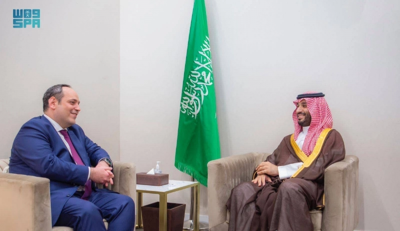 الأمير محمد بن سلمان خلال استقباله ديمتري كيركنتزس