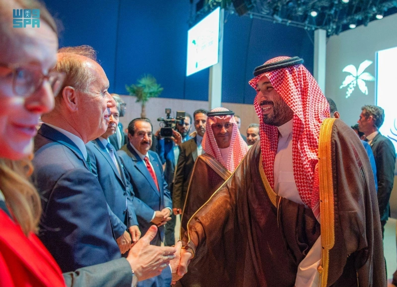ولي العهد خلال استقبال ضيوف الحفل
