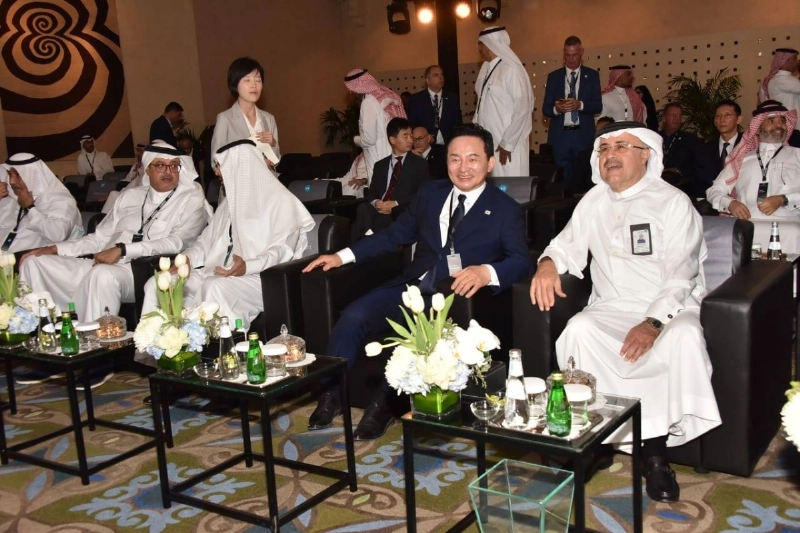 الناصر مع وزير البنية الاراضي والبنية التحتية في كوريا الجنوبية