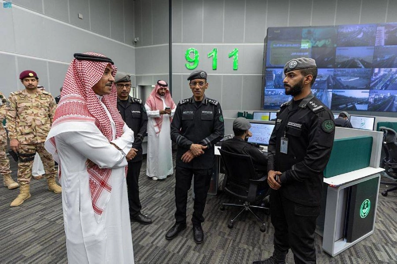 الدوسري يطلع على مهام المركز (مكة)