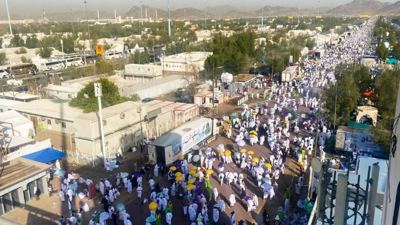 ضيوف الرحمن يؤدون نسكهم وسط انسيابية وتنظيم من قبل الجهات المختصة (أنس الحارثي)